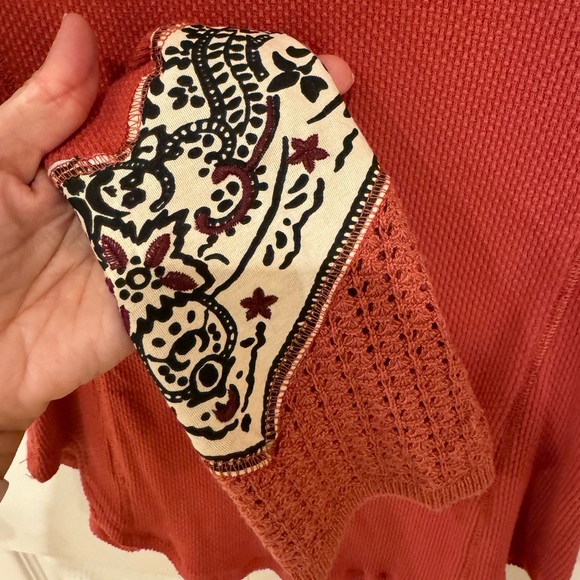Women’s size L NWT Free People We The Free thermal bandana cuff brick red top - Picture 7 of 12